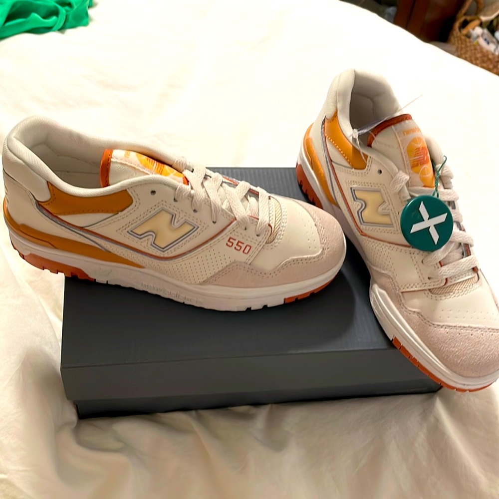 New balance 550. Perfect fall color. Womens size 6